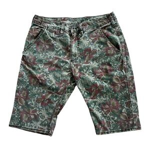 Buffalo David Bitton | Vintage Y2K Dean-X Floral Bermuda Shorts | Green | 31 W